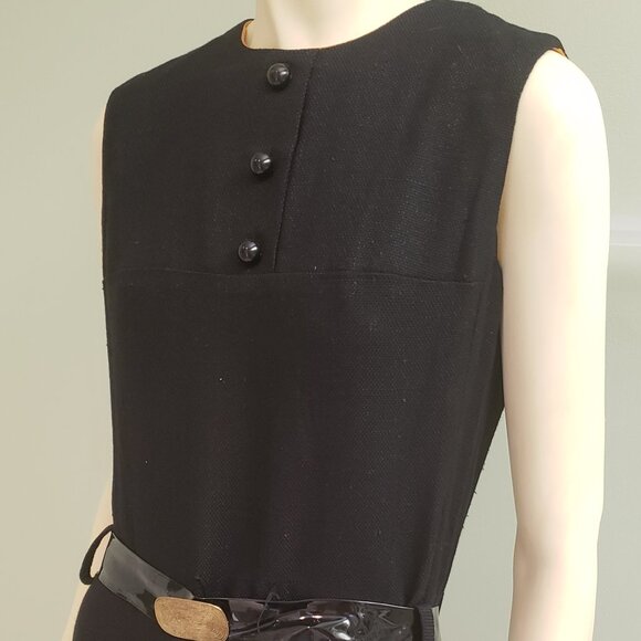 little black dress 1960s linen sleeveless M belted - Picture 2 of 8